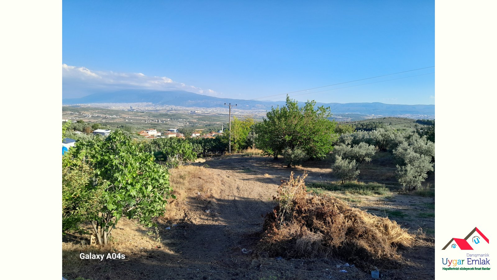 Bursa mudanya akköyde satilik arsa 1190m2yolu olan arazidir bağ evini hemen yapabilirsin