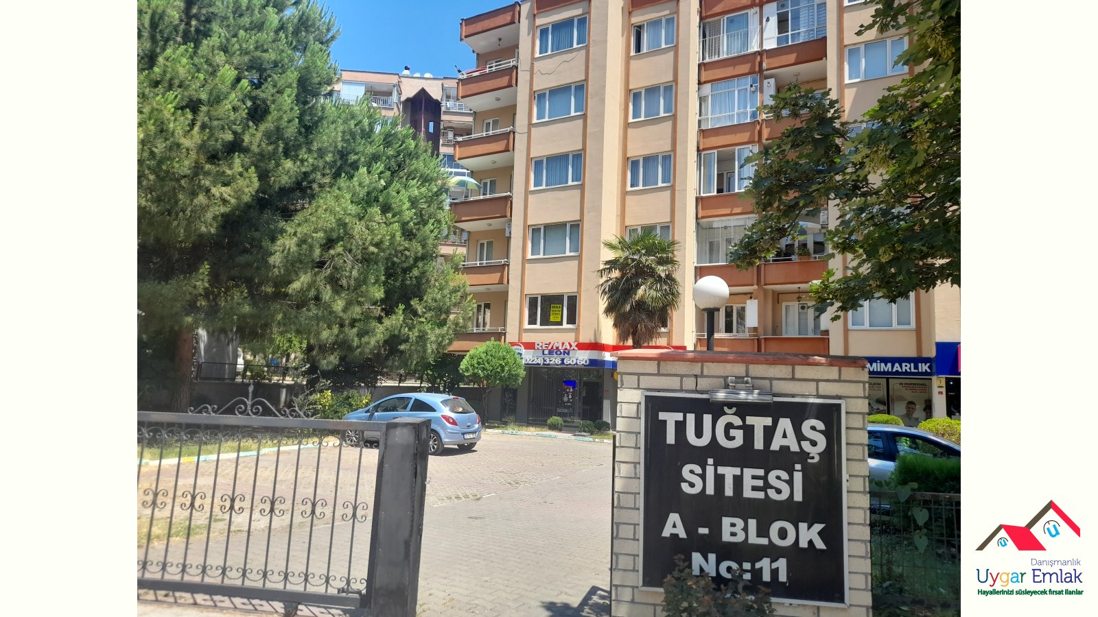İhsaniye barbaros caddesinde acibadem hastanesi emniyet mudürlügü  semt pazari yani fsm metro duraği  tüm bankalarin yani olan tuğtas sitesindedir